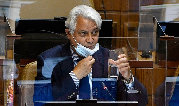 Chile: diputado extendió por casi 15 horas su intervención para que otro legislador pueda votar en la acusación constitucional contra Piñera