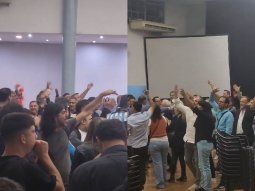 el canto de los hinchas de racing contra la posible llegada de fernando marin con diego milito el canto de los hinchas de racing contra la posible llegada de fernando marin con diego milito