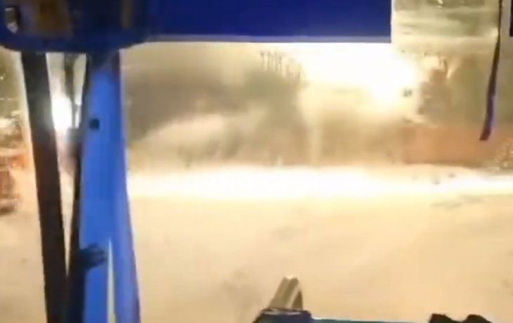 La técnica de un colectivero de Bariloche para manejar en la nieve que se volvió viral