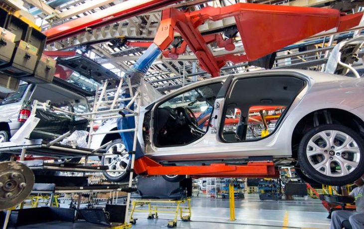 En caída libre: la producción automotriz se derrumbó en abril 33,9%