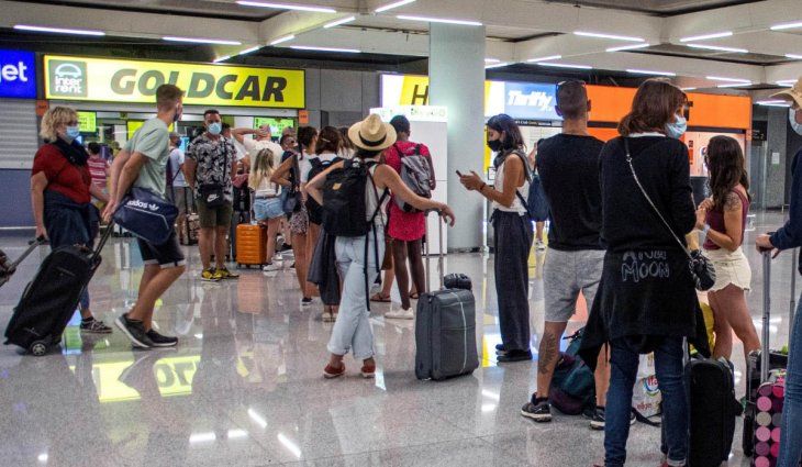 Qué países eliminaron restricciones para viajeros vacunados