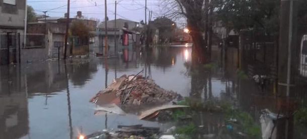 Por el temporal se inundaron al menos diez localidades del Gran Buenos Aires