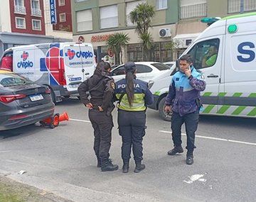 Mar del Plata: subió a un taxi, se enganchó con una soga y casi pierde una pierna