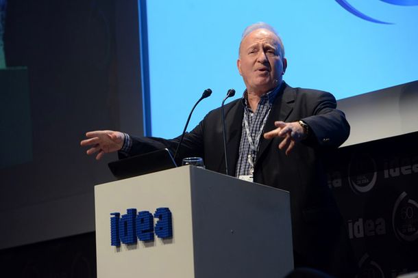 Le exigen a Sabsay que exhiba sus títulos de posgrado en derecho constitucional