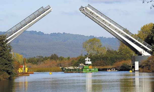 Terrible error: en Chile construyeron un puente levadizo al revés
