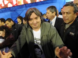 insolito: ahora clarin le exige a maximo que pida un exhorto a ee.uu. insolito: ahora clarin le exige a maximo que pida un exhorto a ee.uu.