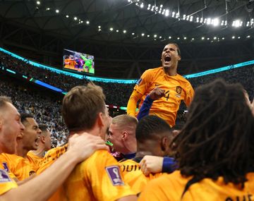 La revelación de van Dijk tras errar su penal ante la Selección