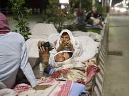 un terremoto de 7,9 grados en nepal deja al menos 1.500 muertos y serios destrozos un terremoto de 7,9 grados en nepal deja al menos 1.500 muertos y serios destrozos