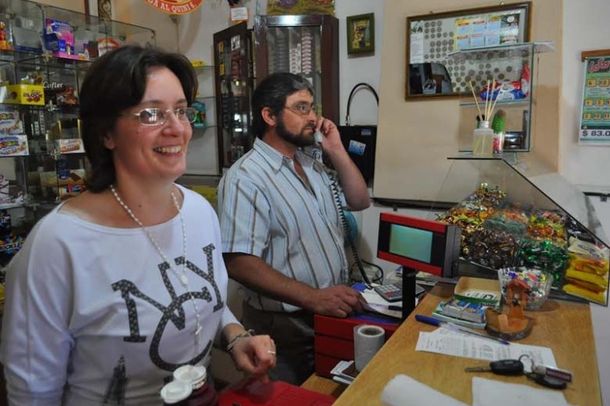 Los agencieros que vendieron la boleta ganadora. Gentileza Diario Uno.