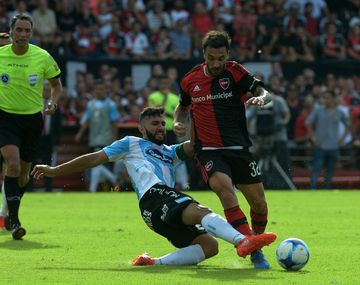 Scocco pateó un penal que fue contenido por Hoyos