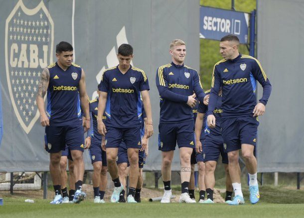 La sorpresa de Almirón: el 11 que prepara Boca para enfrentar a Racing