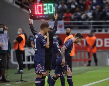 Messi juega con la 10 del PSG y hay memes