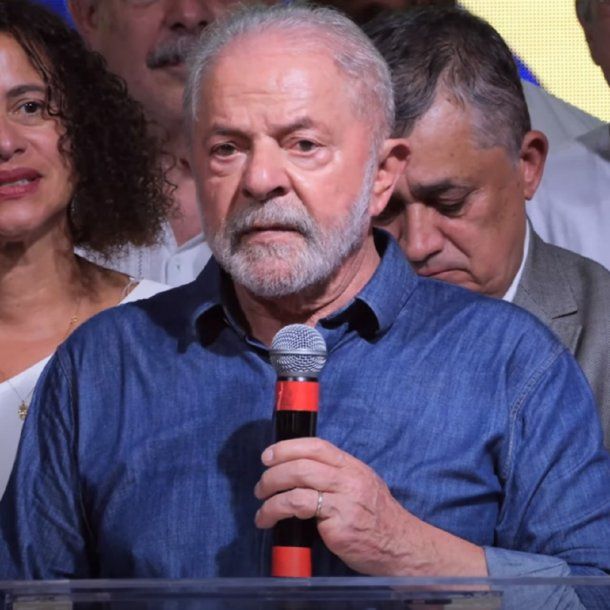 Brasil: Lula da Silva posterga su llegada a Brasilia por prescripción médica