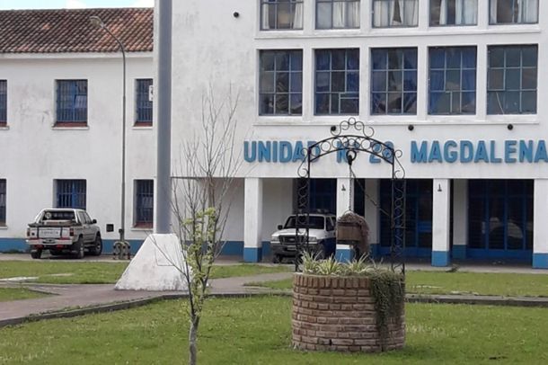 El preso de 40 años está internado en terapia intensiva