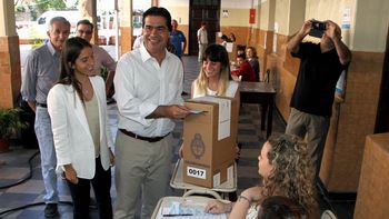 capitanich: hay que festejar los 30 anos de democracia capitanich: hay que festejar los 30 anos de democracia