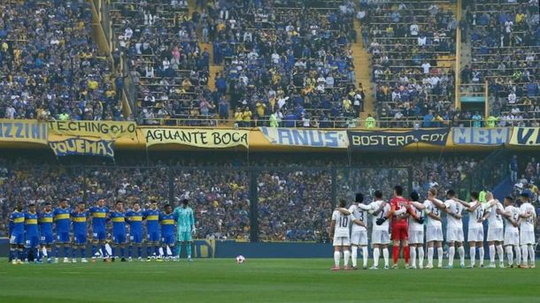 Minuto de silencio en la Bombonera: mucho respeto y canto contra la Policía