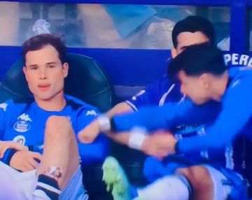 Escándalo en España: dos jugadores del Valladolid se pelearon en el banco durante el partido
