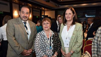 Junto a Michelle Bachelet, Elisa Facio participó de un evento en el marco de la Semana de la Energía. Junto a Michelle Bachelet, Elisa Facio participó de un evento en el marco de la Semana de la Energía.