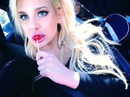 charlotte caniggia se saco fotos sexies en un momento de aburrimiento charlotte caniggia se saco fotos sexies en un momento de aburrimiento