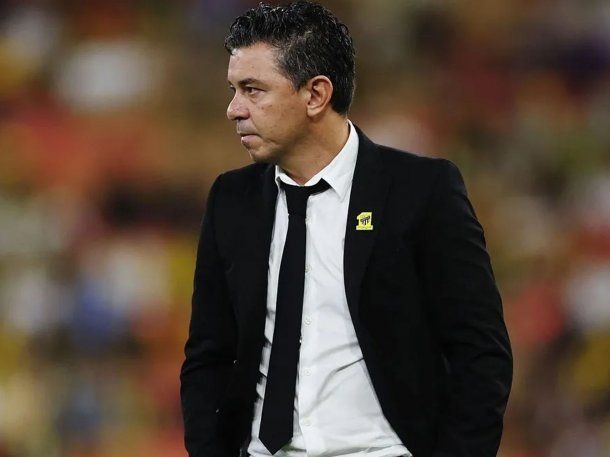 En Arabia Saudita no lo ayudan: Gallardo, a un paso de ser echado