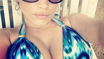 esta modelo trajo un souvenir de sus vacaciones esta modelo trajo un souvenir de sus vacaciones