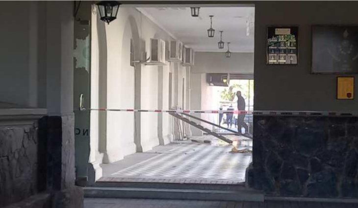 Explosión en la jefatura de la policía de Santa Fe deja al menos tres efectivos heridos