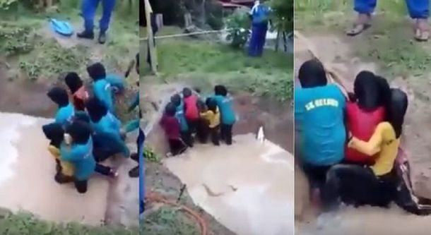 Unas nenas fueron obligadas a cruzar un pozo con agua en el que había serpientes.
