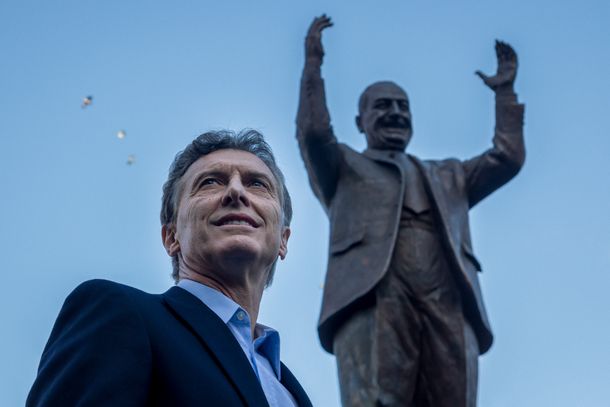 Macri ya es compañero, junto a Duhalde y Moyano inauguró un monumento a Perón