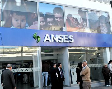 Detienen a siete personas acusadas de estafar a jubilados