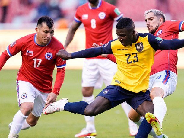 La FIFA investigará la denuncia contra Ecuador y Chile se ilusiona con ir al Mundial