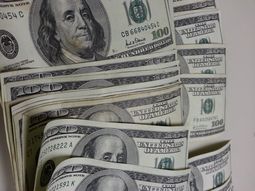 ¿A cuánto estará el dólar a fin de año, según las consultoras?