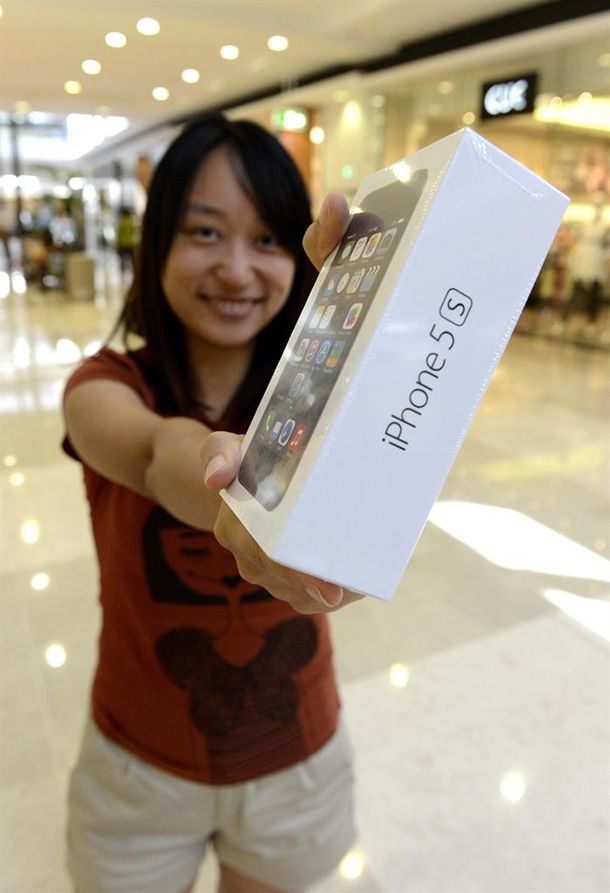 Fanáticos hacen cola para conseguir los nuevos iPhones