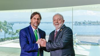 Lula invitó a surfear a Lacalle Pou a las playas brasileñas. Lula invitó a surfear a Lacalle Pou a las playas brasileñas.