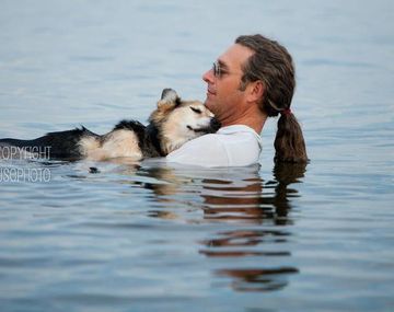 Un perro y su dueño