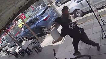 lanus: freno a un ladron de una trompada y evito el robo de una bicicleta lanus: freno a un ladron de una trompada y evito el robo de una bicicleta