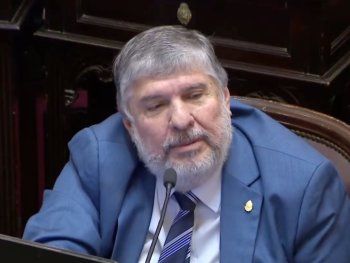 José Mayans le pidió a Karina Milei que deje de robar y cruzó con todo al senador libertario del 8%