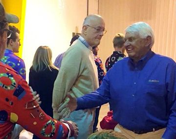 El jefe del año: repartió 4 millones de dólares entre sus empleados