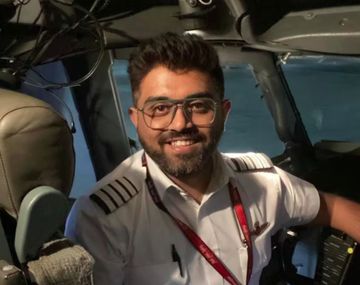El capitán Smit Machchhar, piloto del vuelo de Flydubai que logró aterrizar a pesar de estar herido.