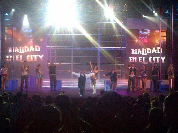 Rial debutó con su obra y le tiró un “palito” a Gastón Portal