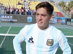 Seba Báez rompió la mala racha en Nápoles y homenajeó a Maradona