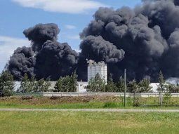 Pánico en Rosario por el incendio de una fábrica