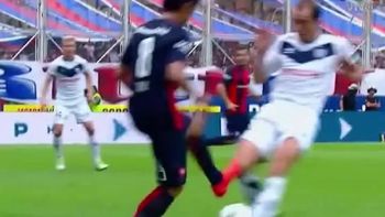 video: mira el exquisito cano de un jugador de san lorenzo a otro de velez video: mira el exquisito cano de un jugador de san lorenzo a otro de velez