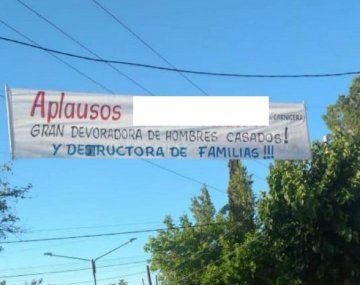 En San Juan también apareció un pasacalles contra una gran devoradora de hombres casados