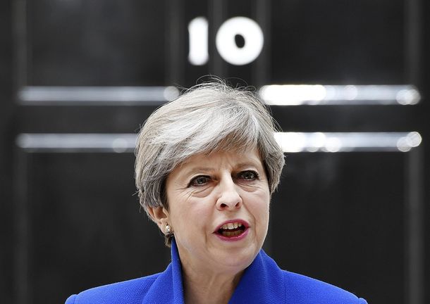 Theresa May anunció que formará gobierno en minoría en el Reino Unido