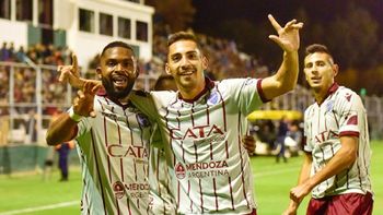 Godoy Cruz festeja su triunfo en el clásico cuyano Godoy Cruz festeja su triunfo en el clásico cuyano