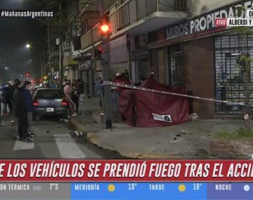 Cruzó un semáforo en rojo y mató a una mujer que iba de acompañante en otro auto