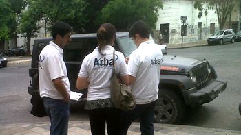 retienen un auto de alta gama que debia $18.000 a arba retienen un auto de alta gama que debia $18.000 a arba