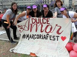 la insolita reunion de los fans de dulce amor en el obelisco la insolita reunion de los fans de dulce amor en el obelisco