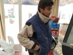 Un joven encontró una bolsa con $30 mil y la devolvió
