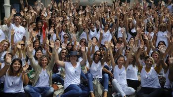 cientos de mujeres caminaron en argentina y otros 86 paises para impulsar el liderazgo femenino cientos de mujeres caminaron en argentina y otros 86 paises para impulsar el liderazgo femenino